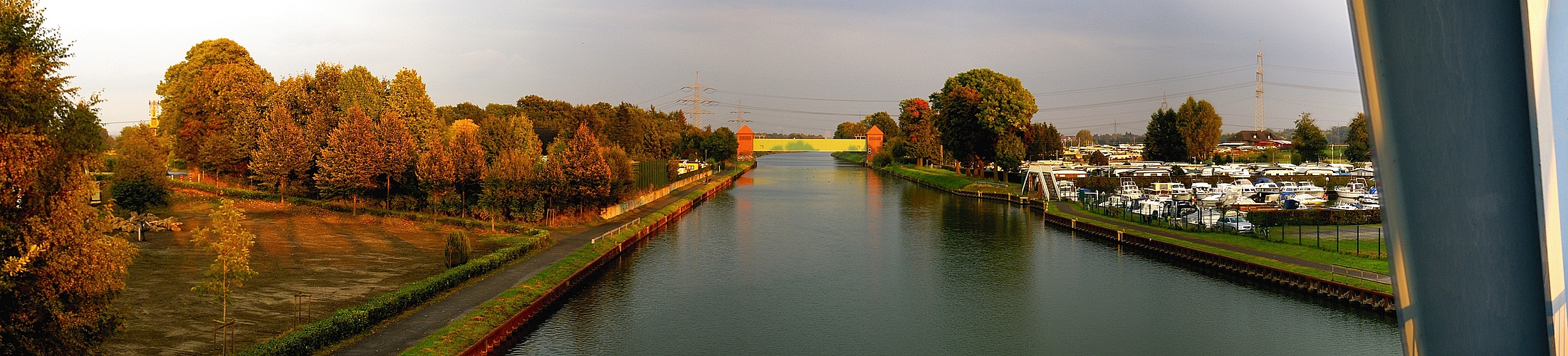 Kanalbrücke mit Pfeiler (Pano)