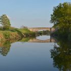 Kanalbrücke mit Spiegelung