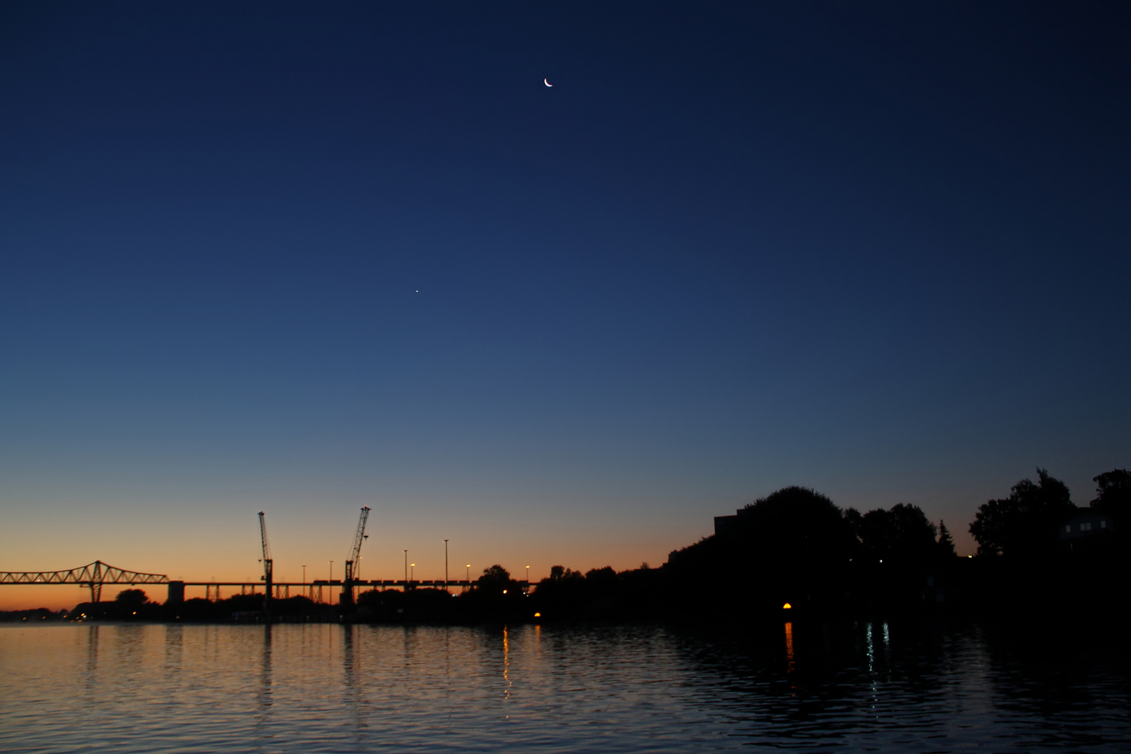 Kanalhafen Rendsburg zur blauen Stunde 