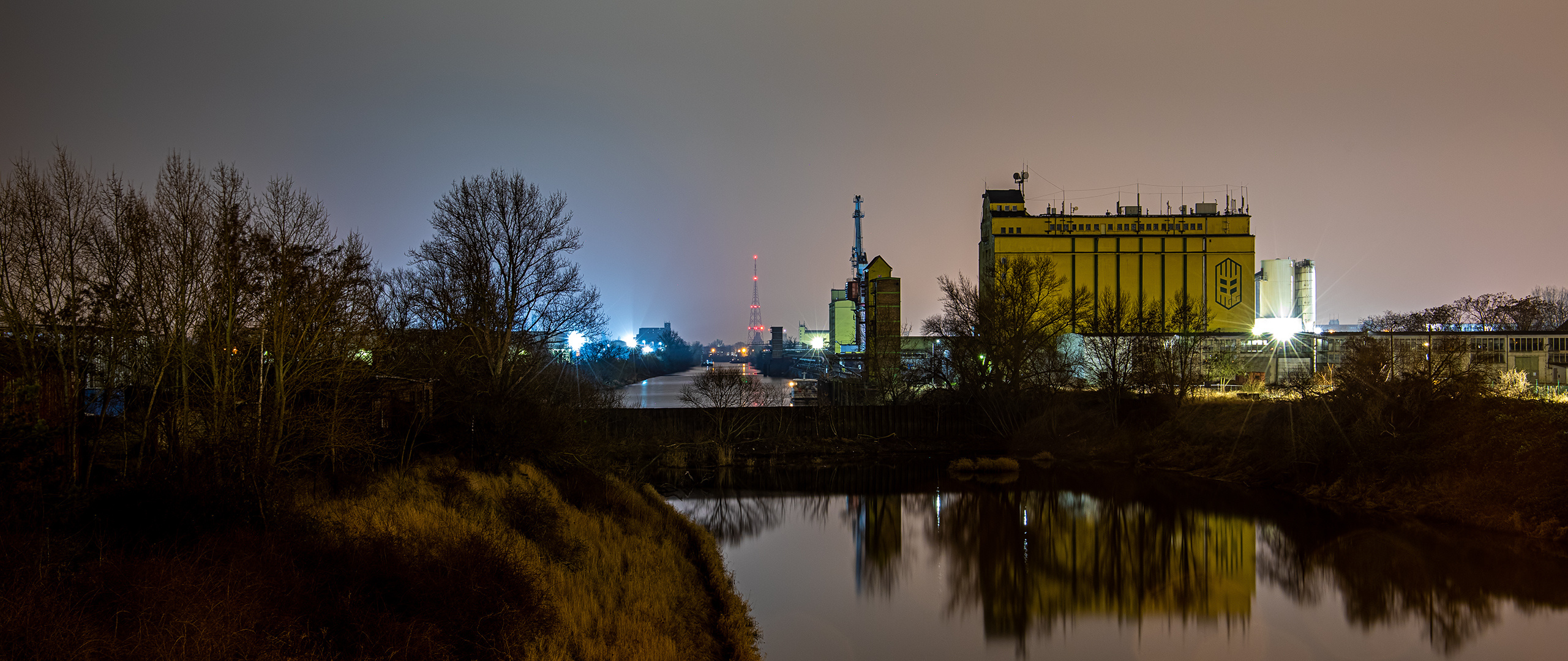 Kanalhafen und Industriehafen...