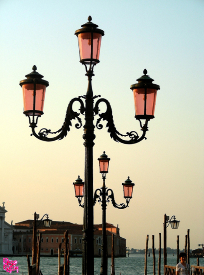 Kandelaber an der Piazza San Marco