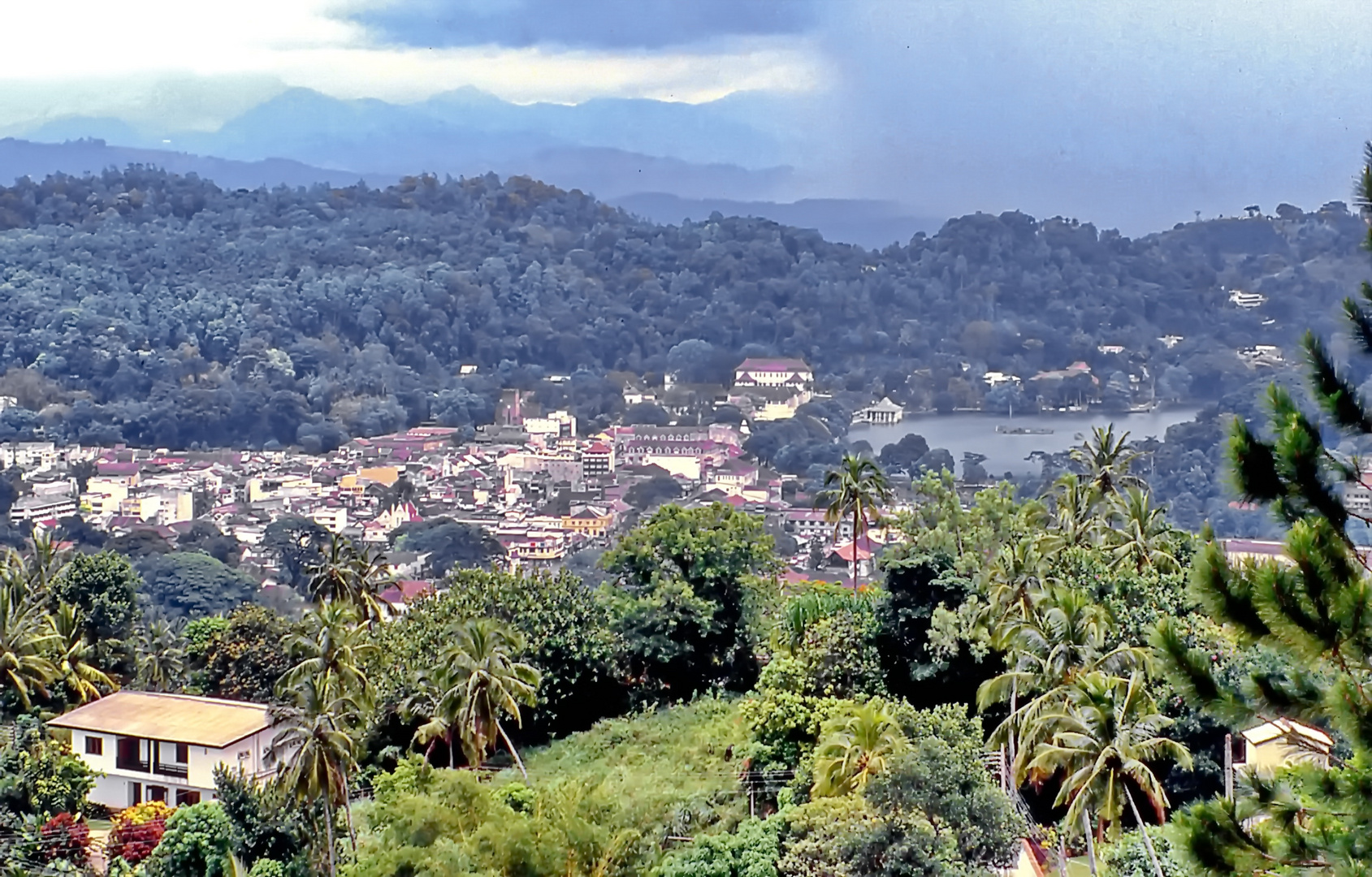 Kandy im Regen