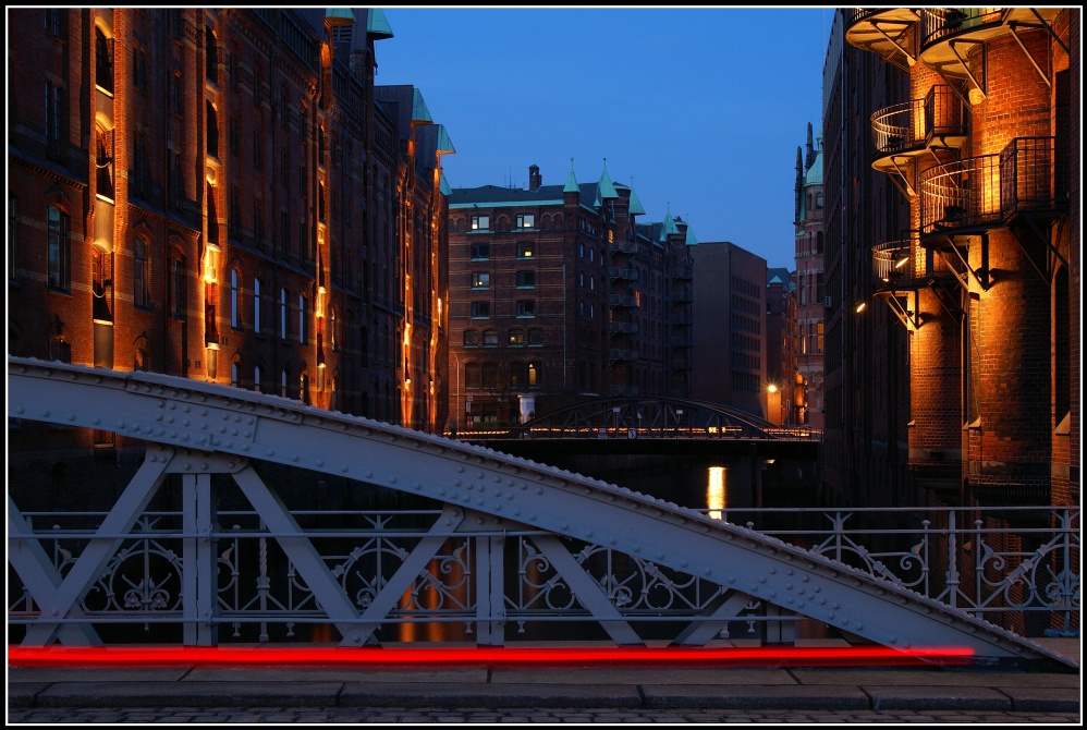 Kannengießerortbrücke, abends