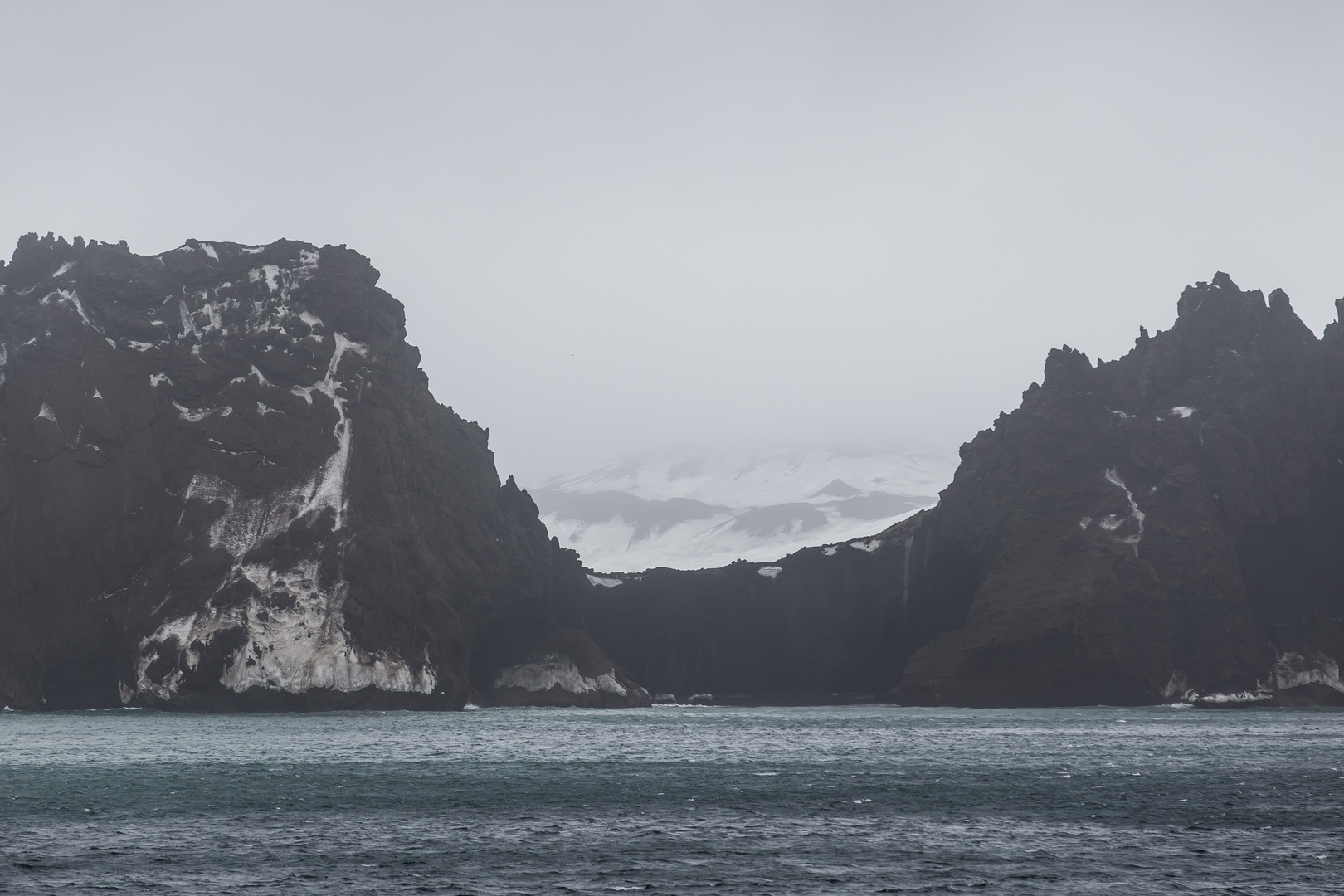 Kantige Lavafelsen