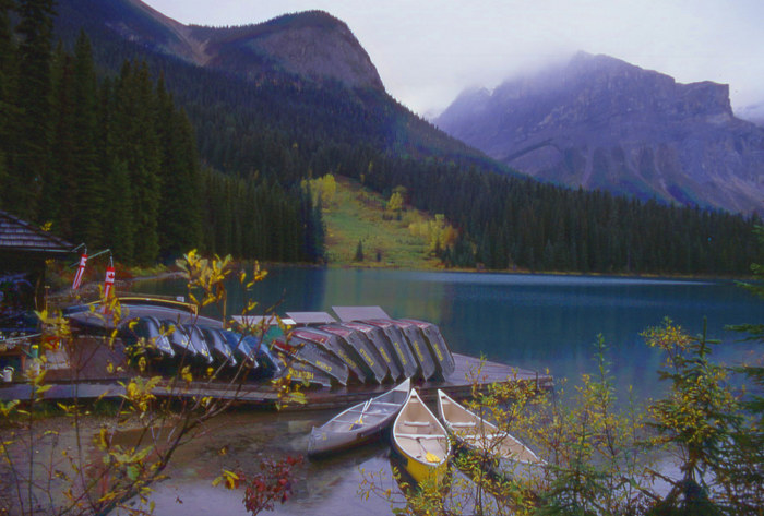 Kanus am Emerald Lake, Canada