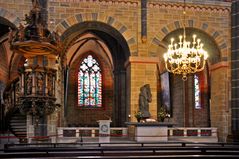 Kanzel und Altar