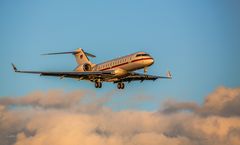 Kanzlerin-Flieger im Abendlicht