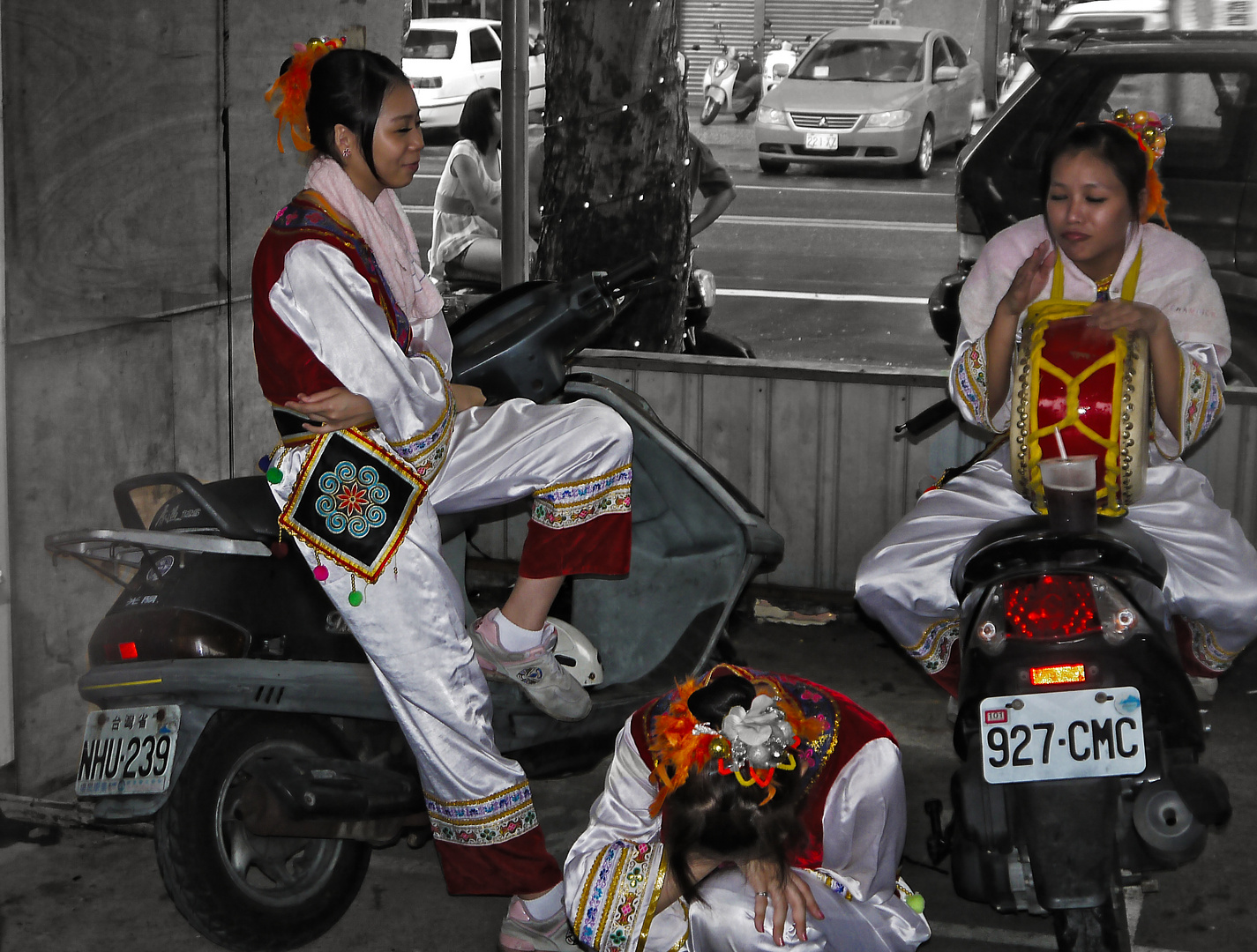 Kaohsiung Taiwan 2011 Traditional Dancing Girls