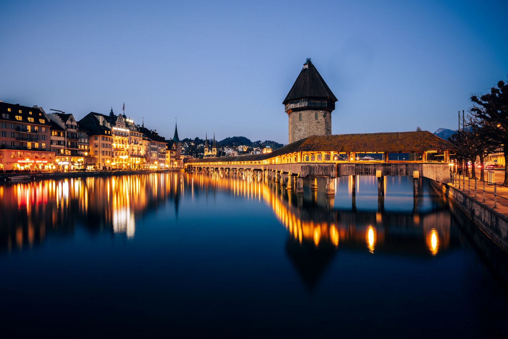 Kapellbrücke in der blauen Stunde