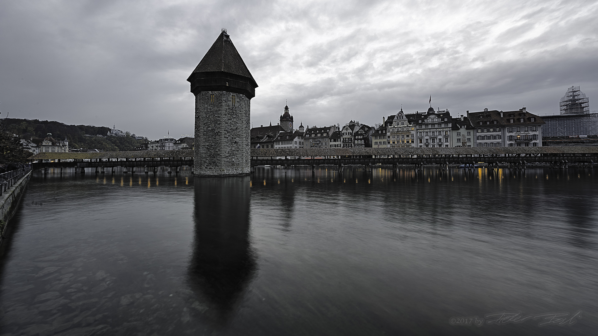 Kapellbrücke kurz vor der blauen Stunde