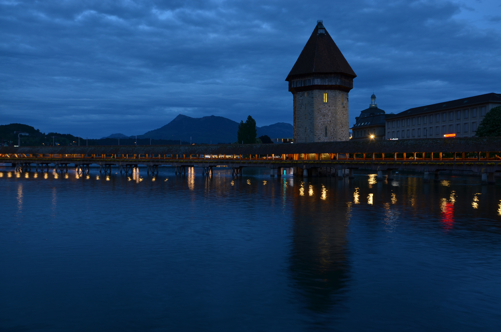 Kapellbrücke Luzern bei Nacht