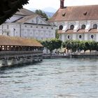 Kapellbrücke mit Luzerner Theater und Jesuitenkirche, Luzern, LU / CH