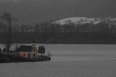 Kapelle am Fluss