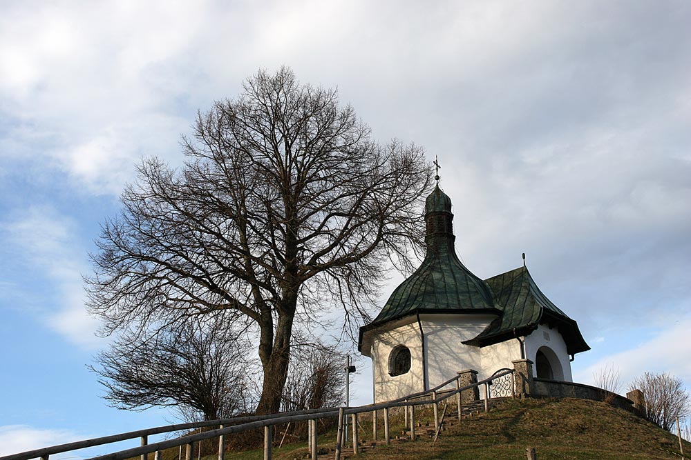 KAPELLE AM HÜGEL