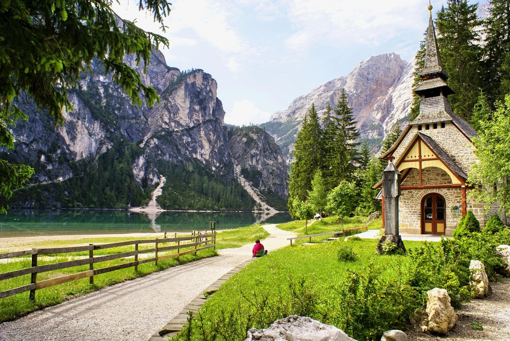 Kapelle am Pragser Wildsee