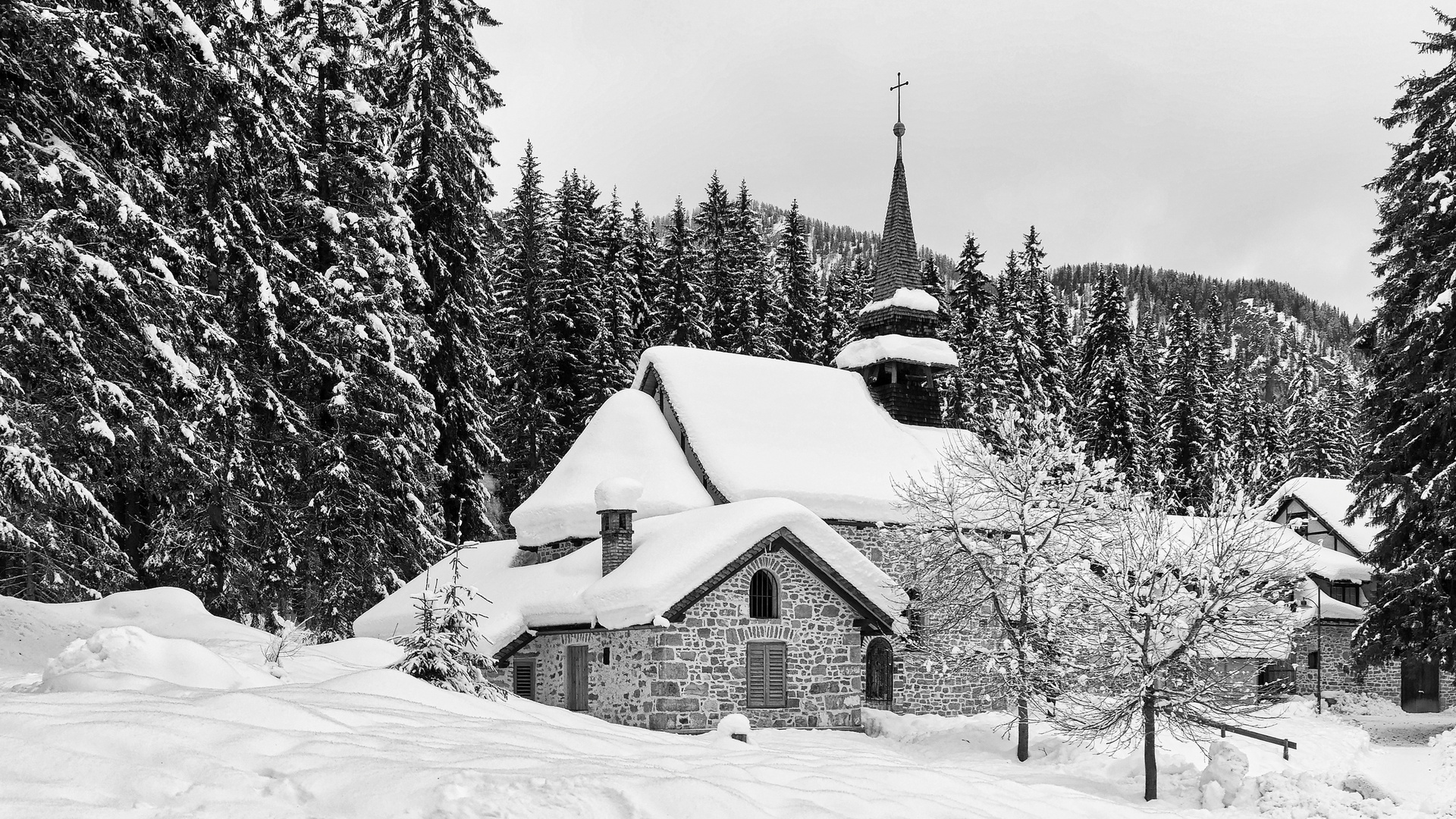 Kapelle am Pragser Wildsee