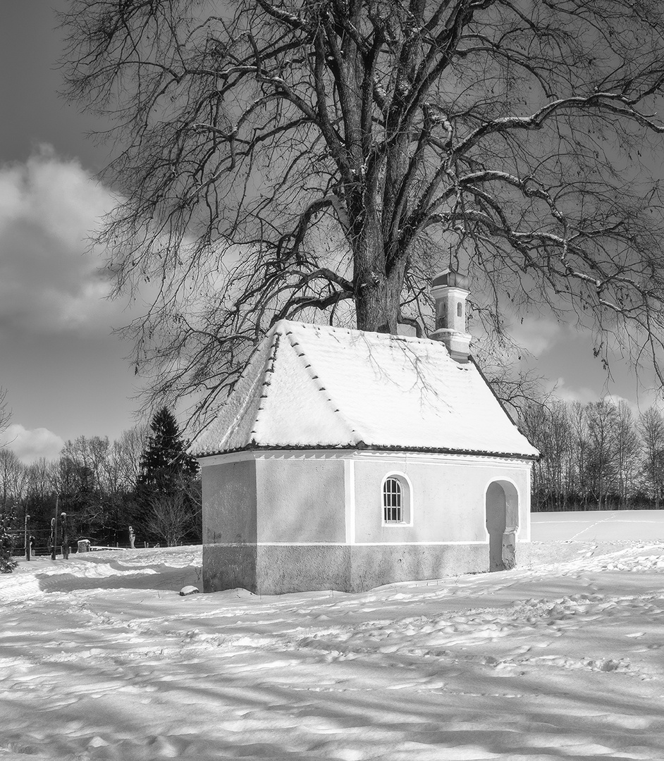 Kapelle am Wintermorgen