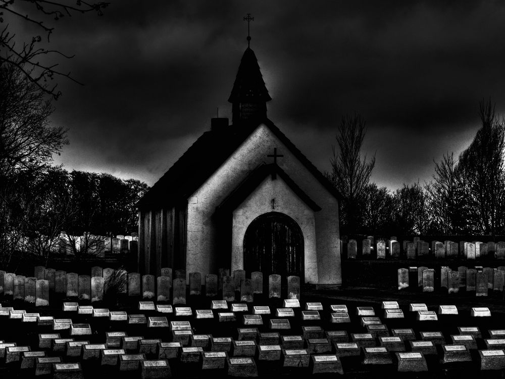 kapelle auf dem friedhof ...