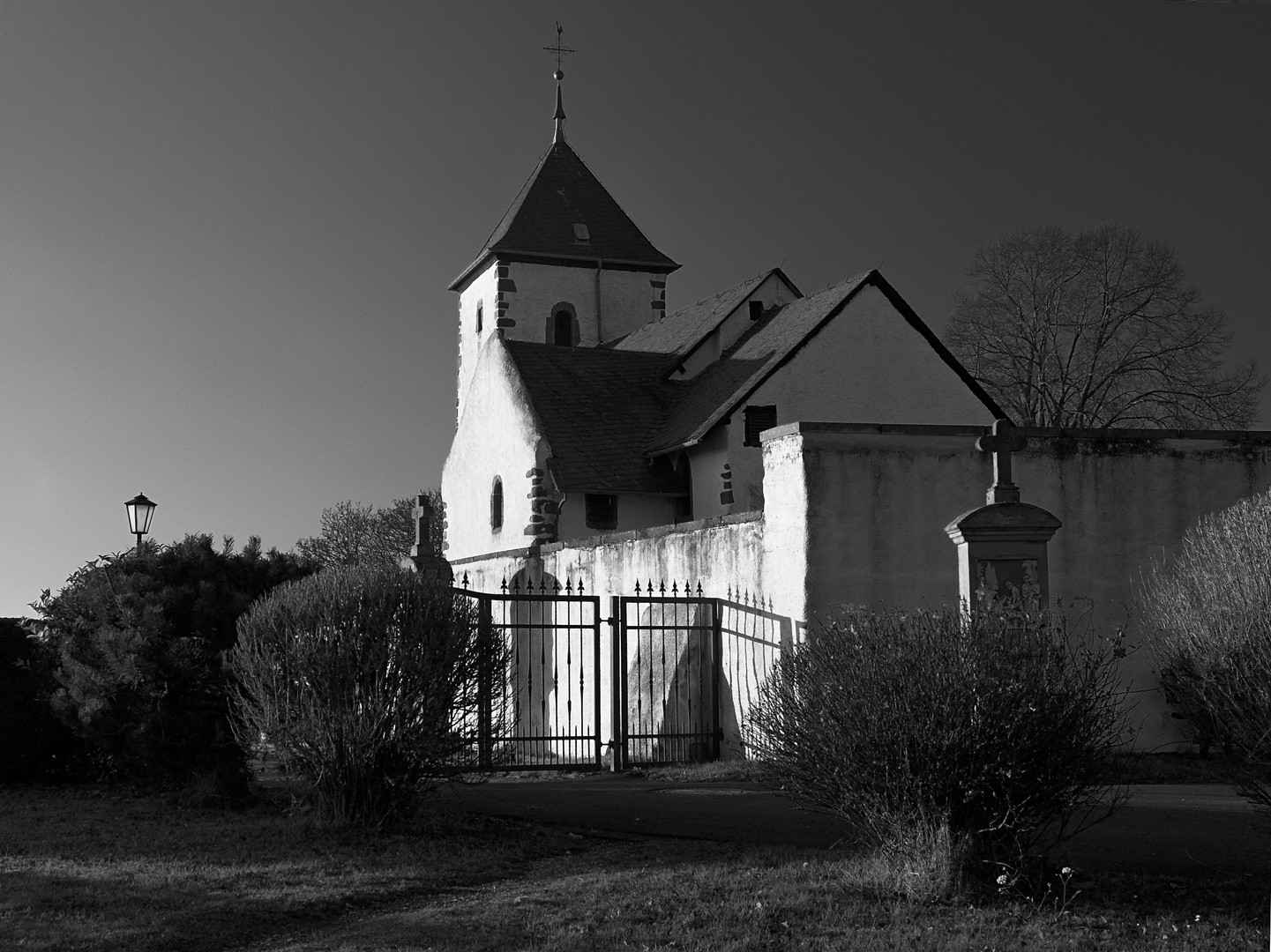 Kapelle bei Kerpen im Land der Eifelkrimis.