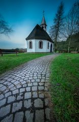 Kapelle bei Mondschein