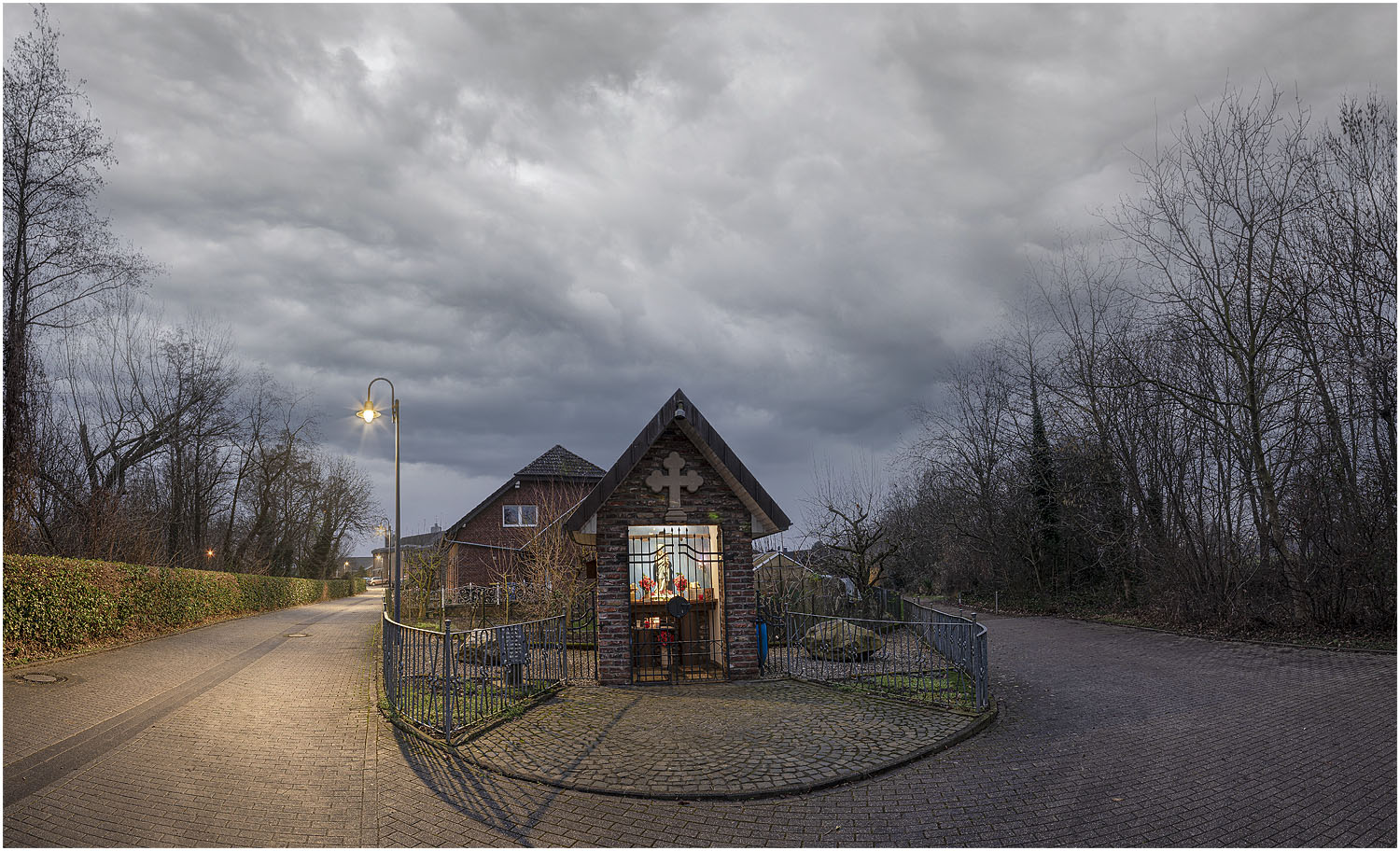 Kapelle bei Nacht...