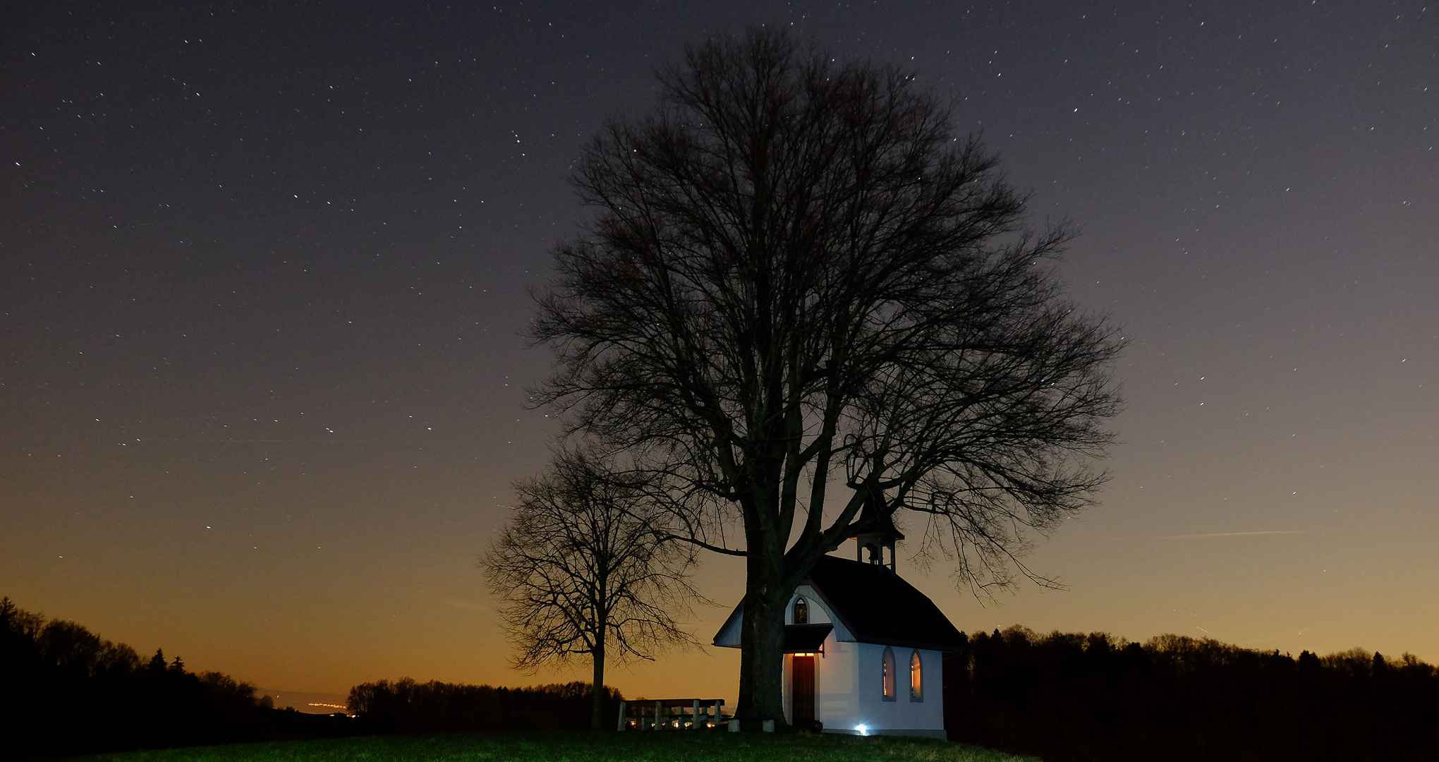 Kapelle bei Nacht