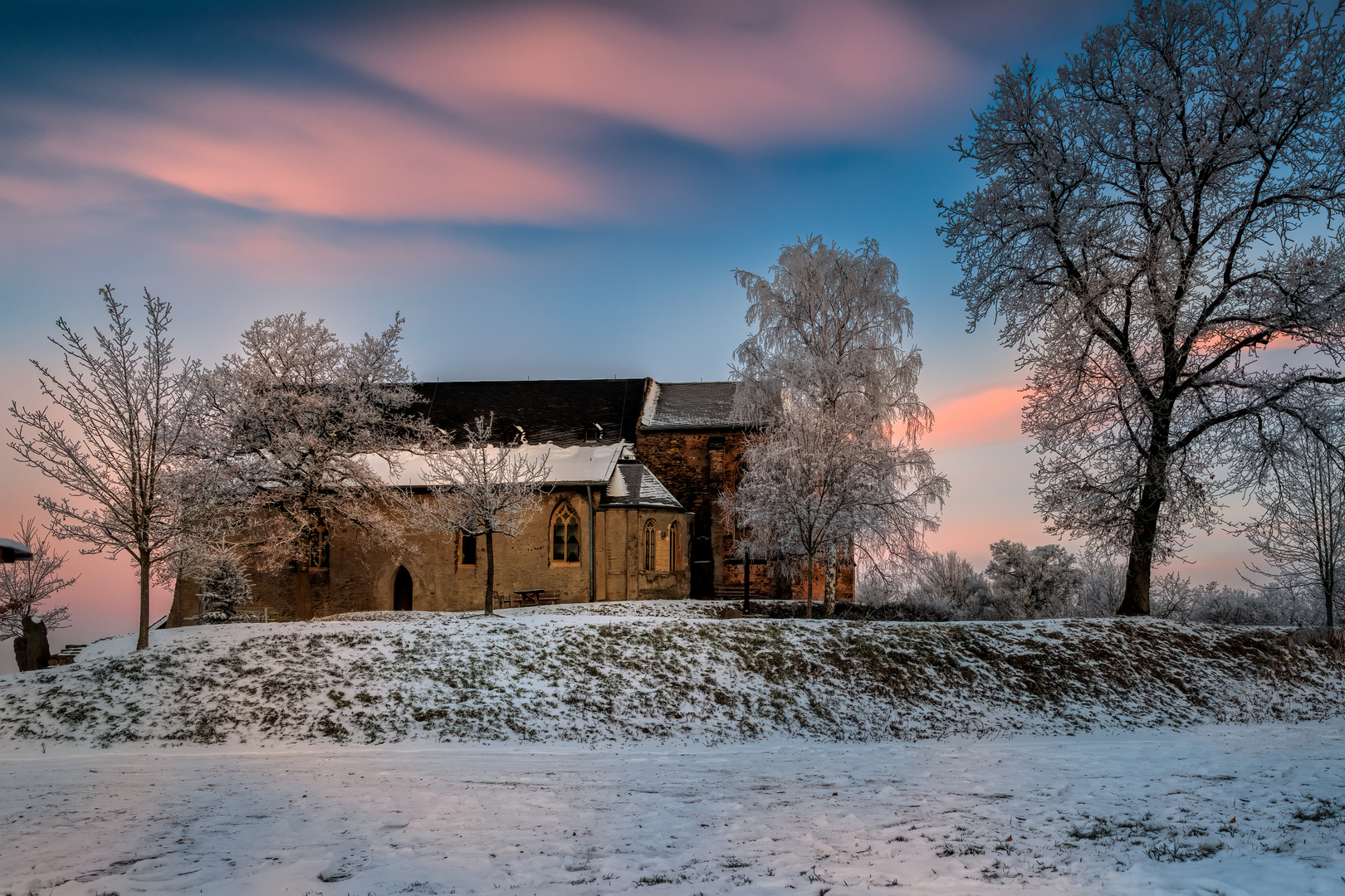 Kapelle Bleidenberg am frühen Morgen