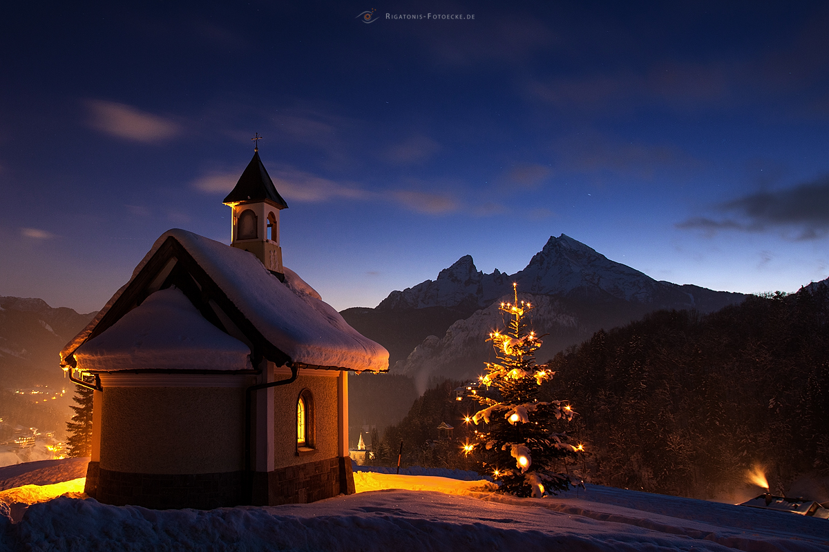 Kapelle Der Seligpreisungen Am Lockstein In Berchtegaden Foto Bild Weihnachten Wolken Nachtaufnahme Bilder Auf Fotocommunity