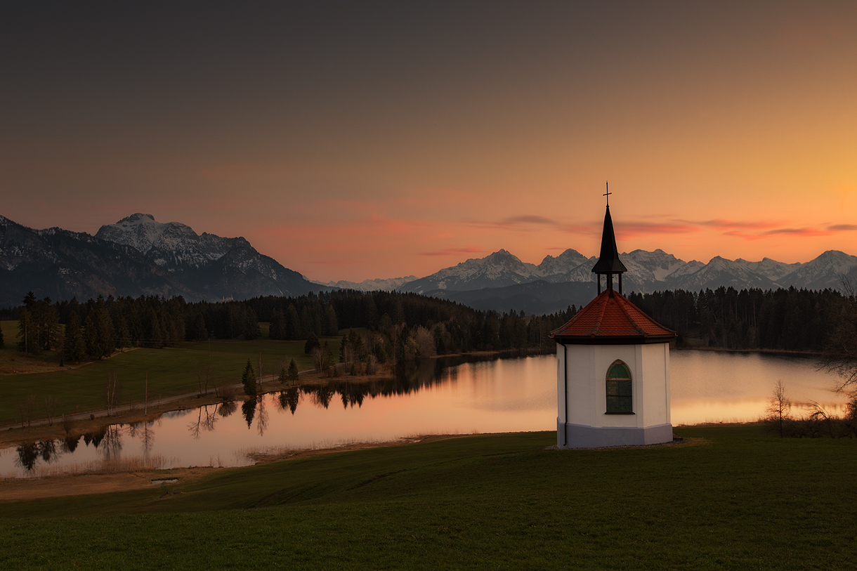 Kapelle im Abendlicht