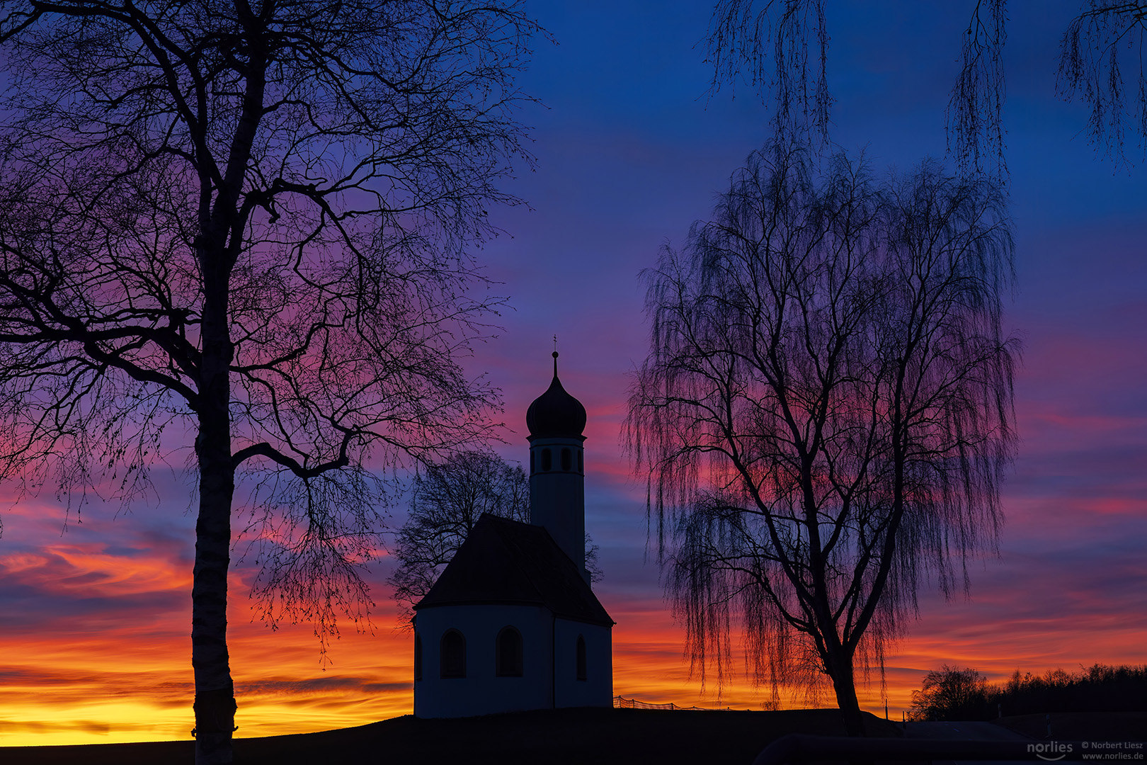 Kapelle im Abendlicht