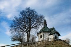 KAPELLE IM ABENDLICHT