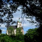 Kapelle im grünen Rahmen