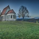 Kapelle im Herbst Kleid