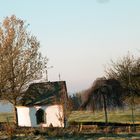 Kapelle im herbstlichen Sonnenschein