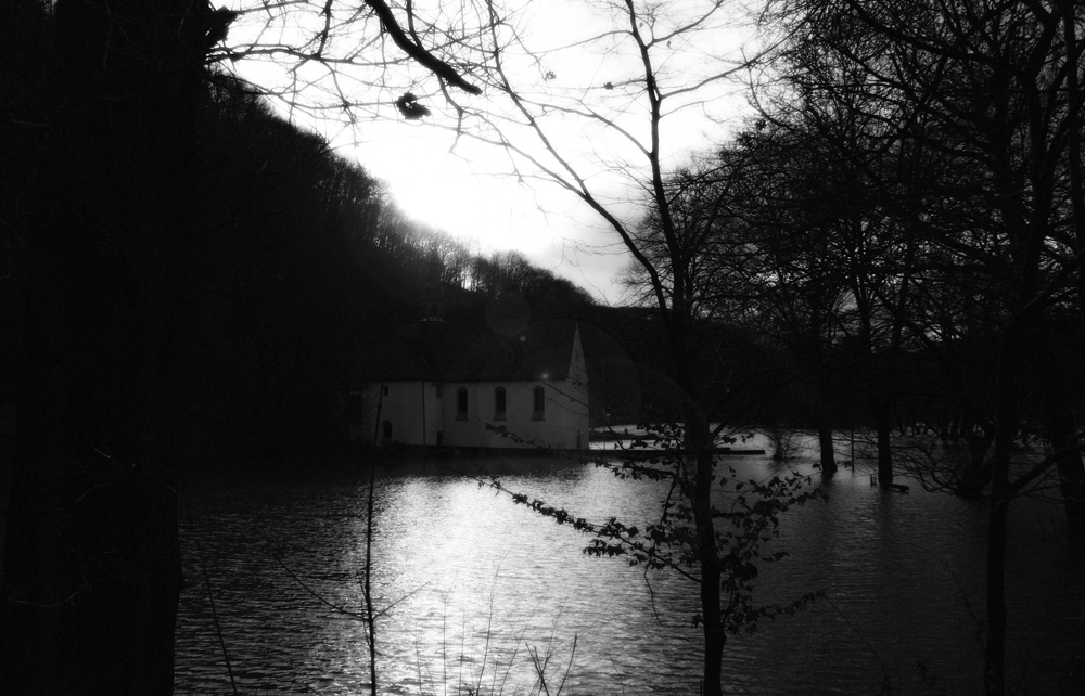 Kapelle im Hochwasser