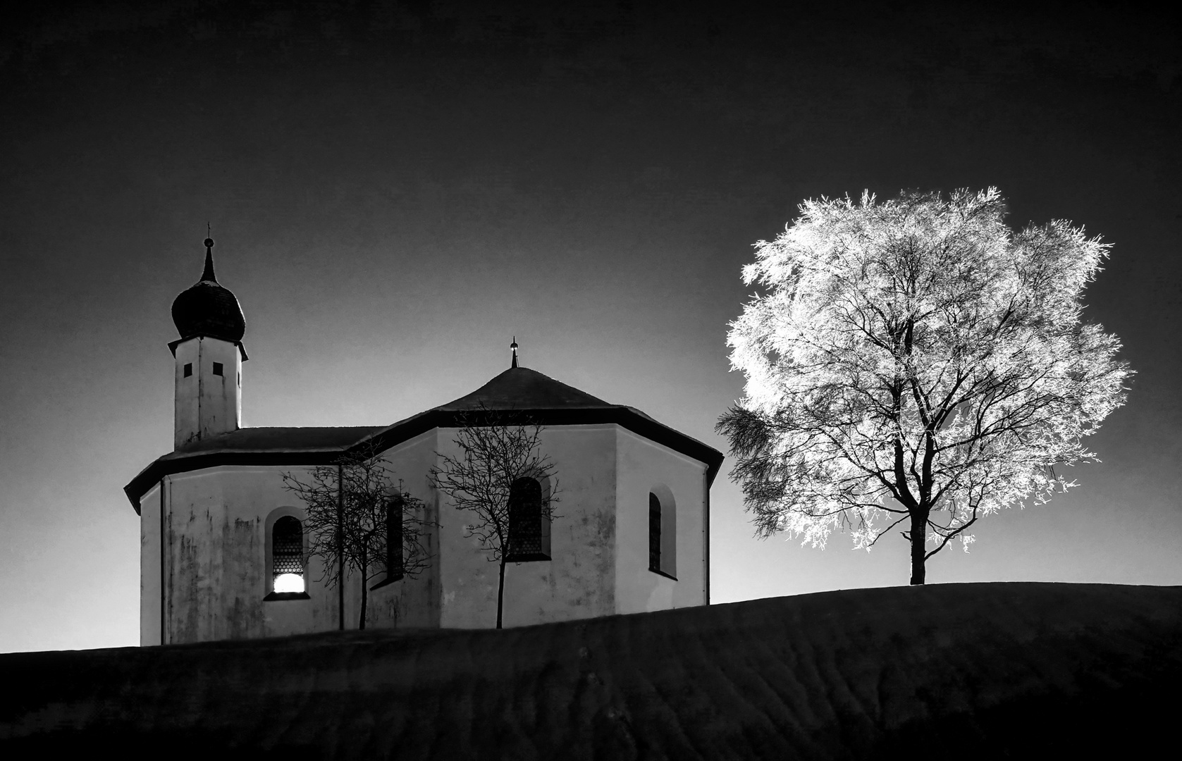 KAPELLE IM LICHT