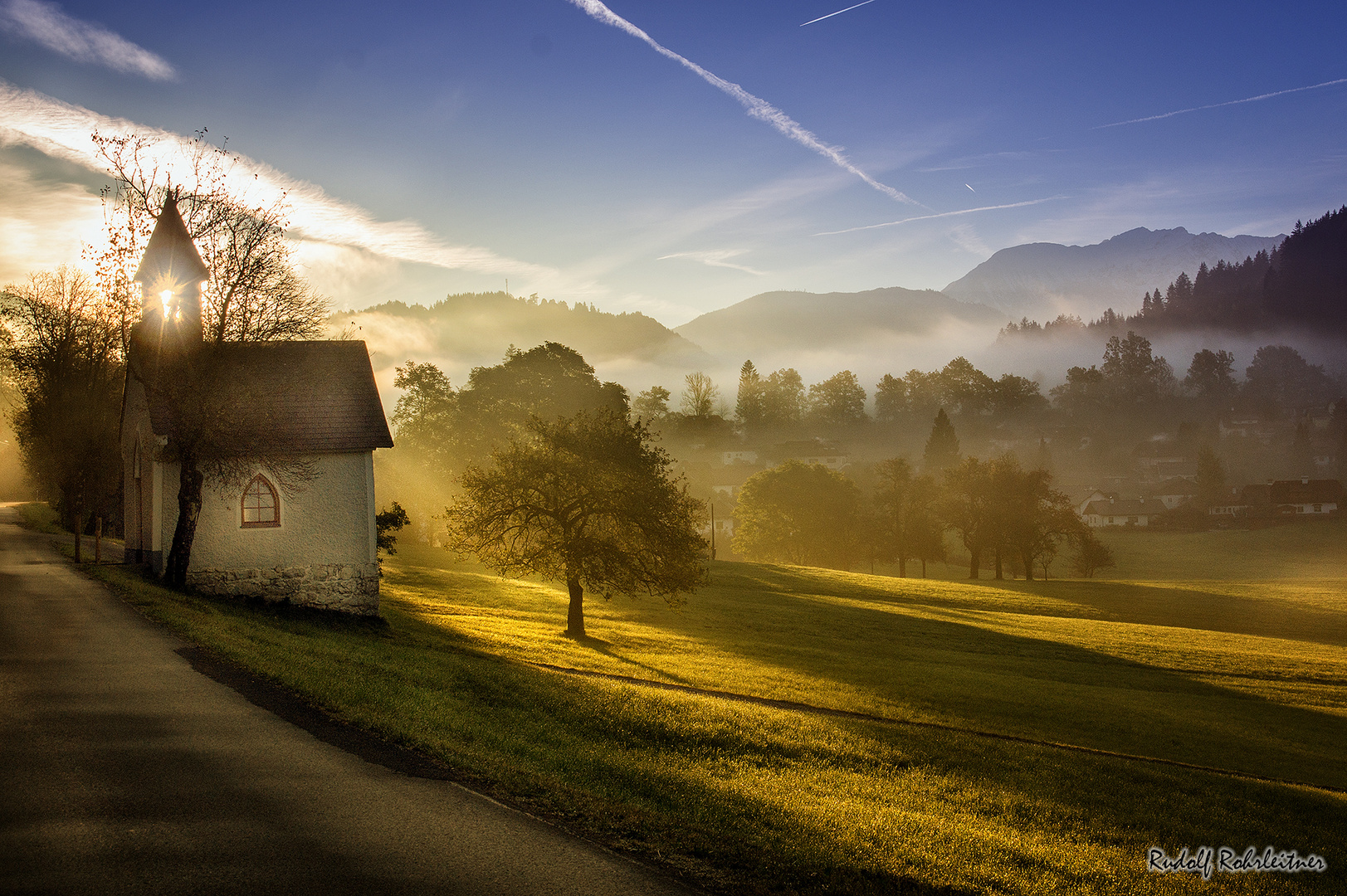 Kapelle im Morgenlicht