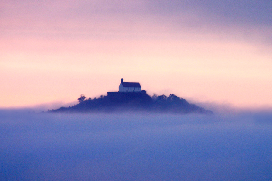 Kapelle im Nebel