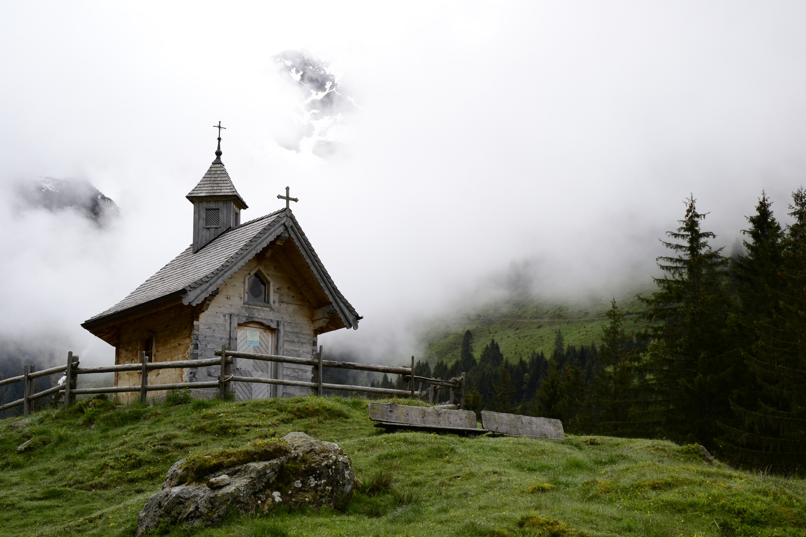 Kapelle im Nebel