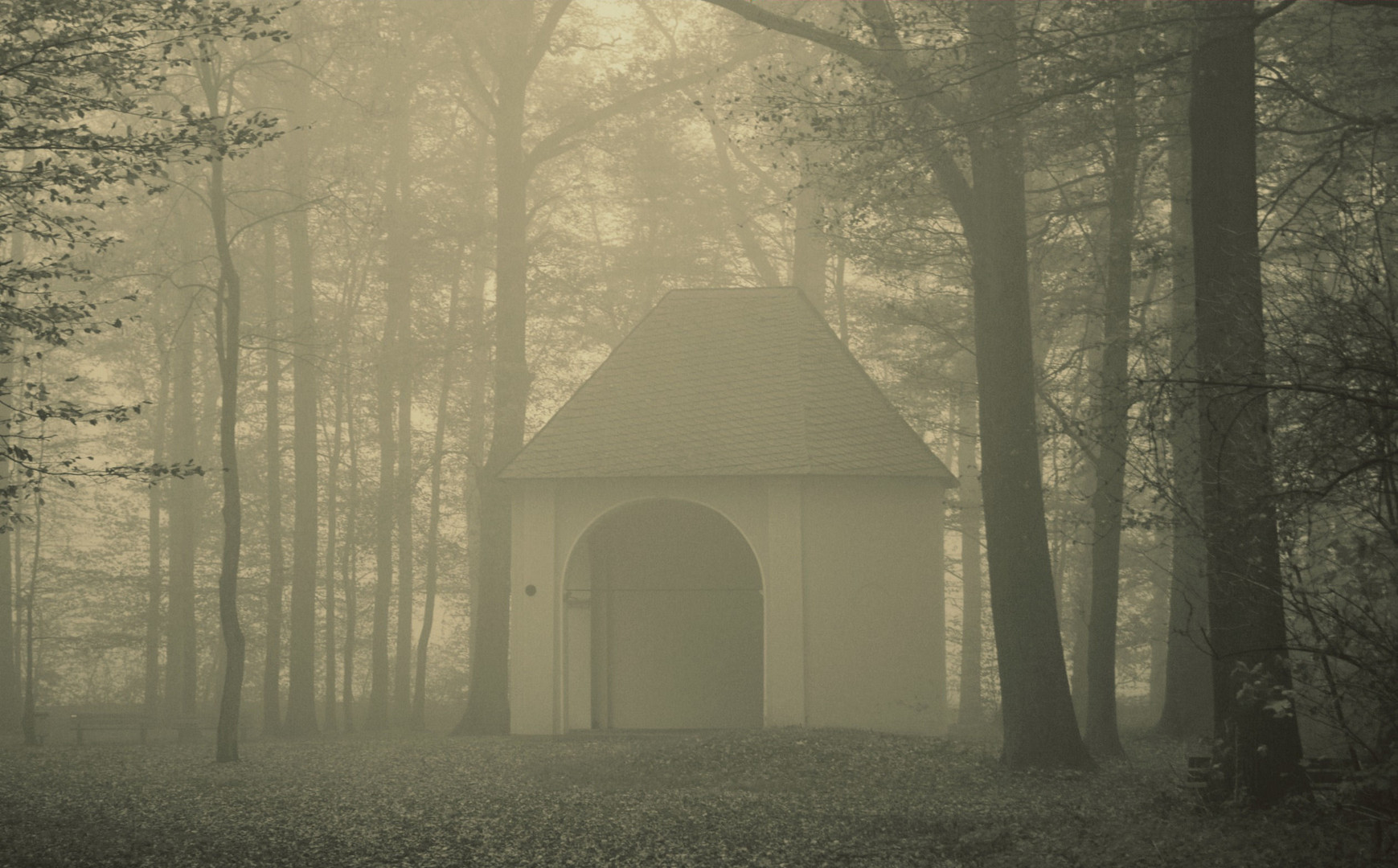 Kapelle im Nebel