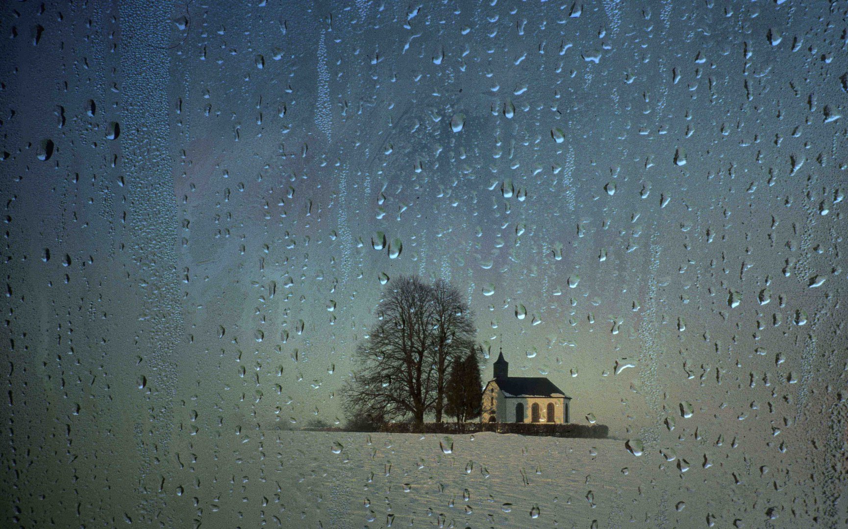 Kapelle im Regen