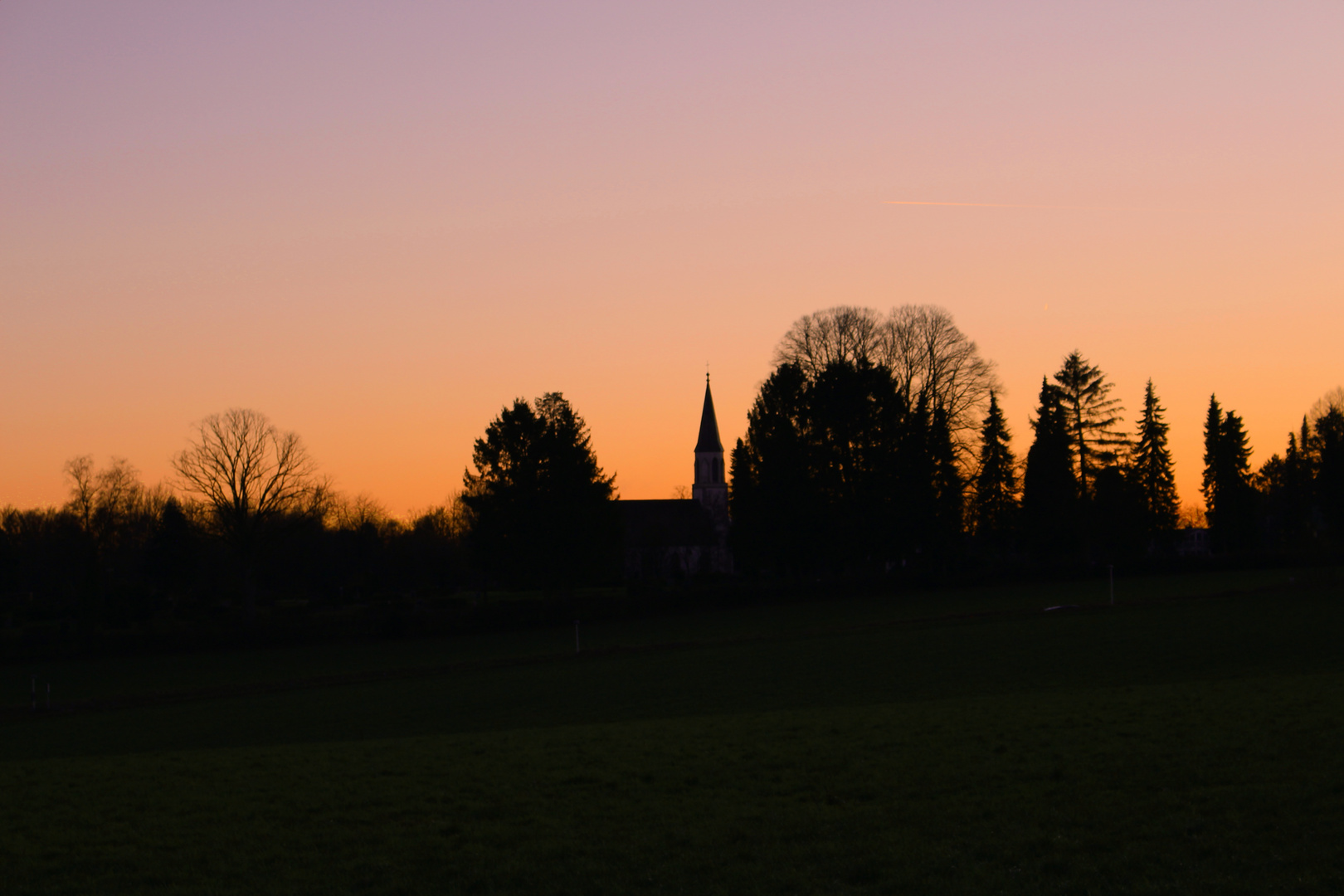 Kapelle im Sonnenuntergang