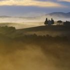 Kapelle im Val d' Orcia kurz nach Sonnenaufgang