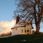 Kapelle im winterlichen Abendlicht