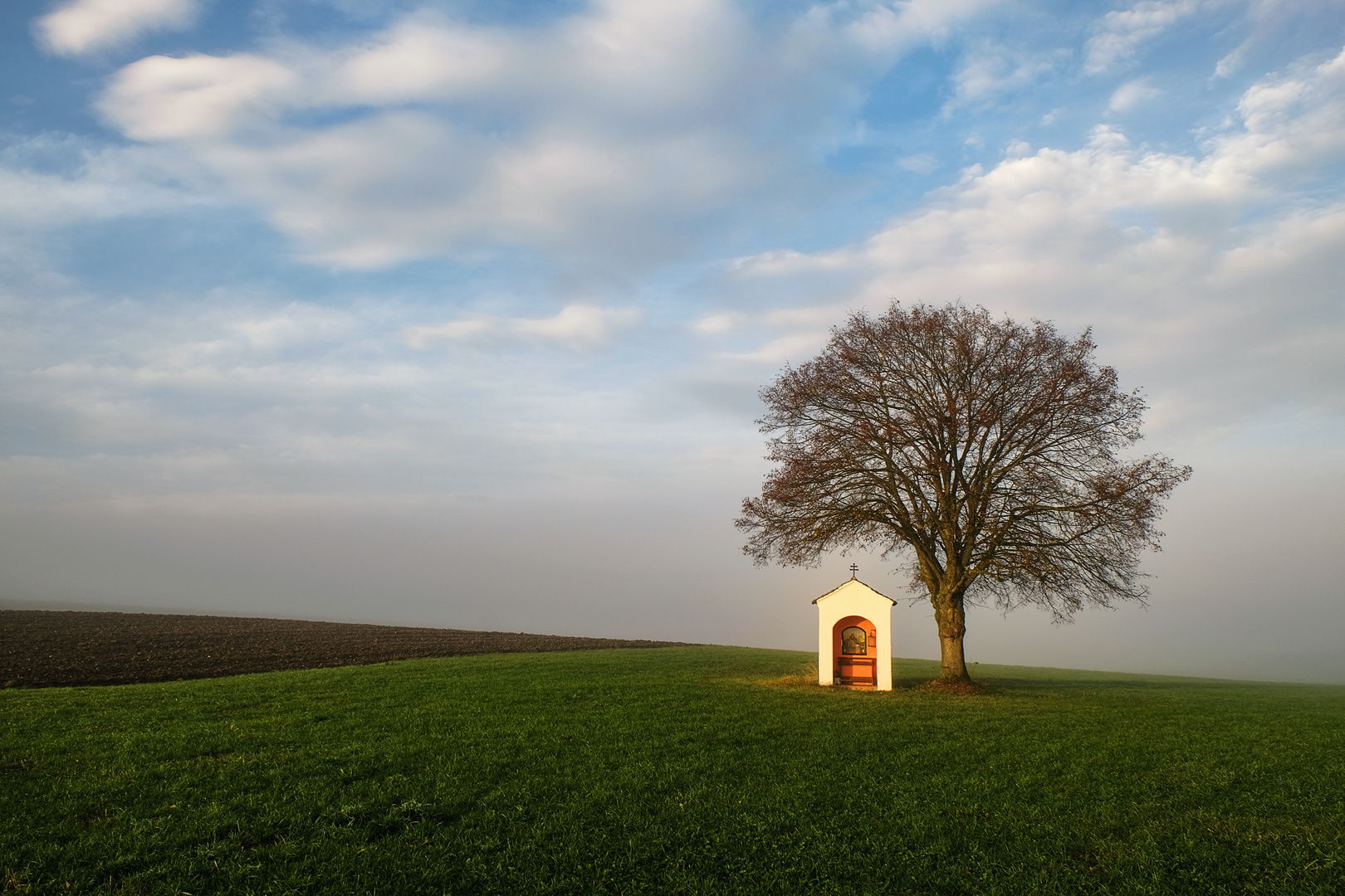 Kapelle in Bayern bei Sonnenaufgang