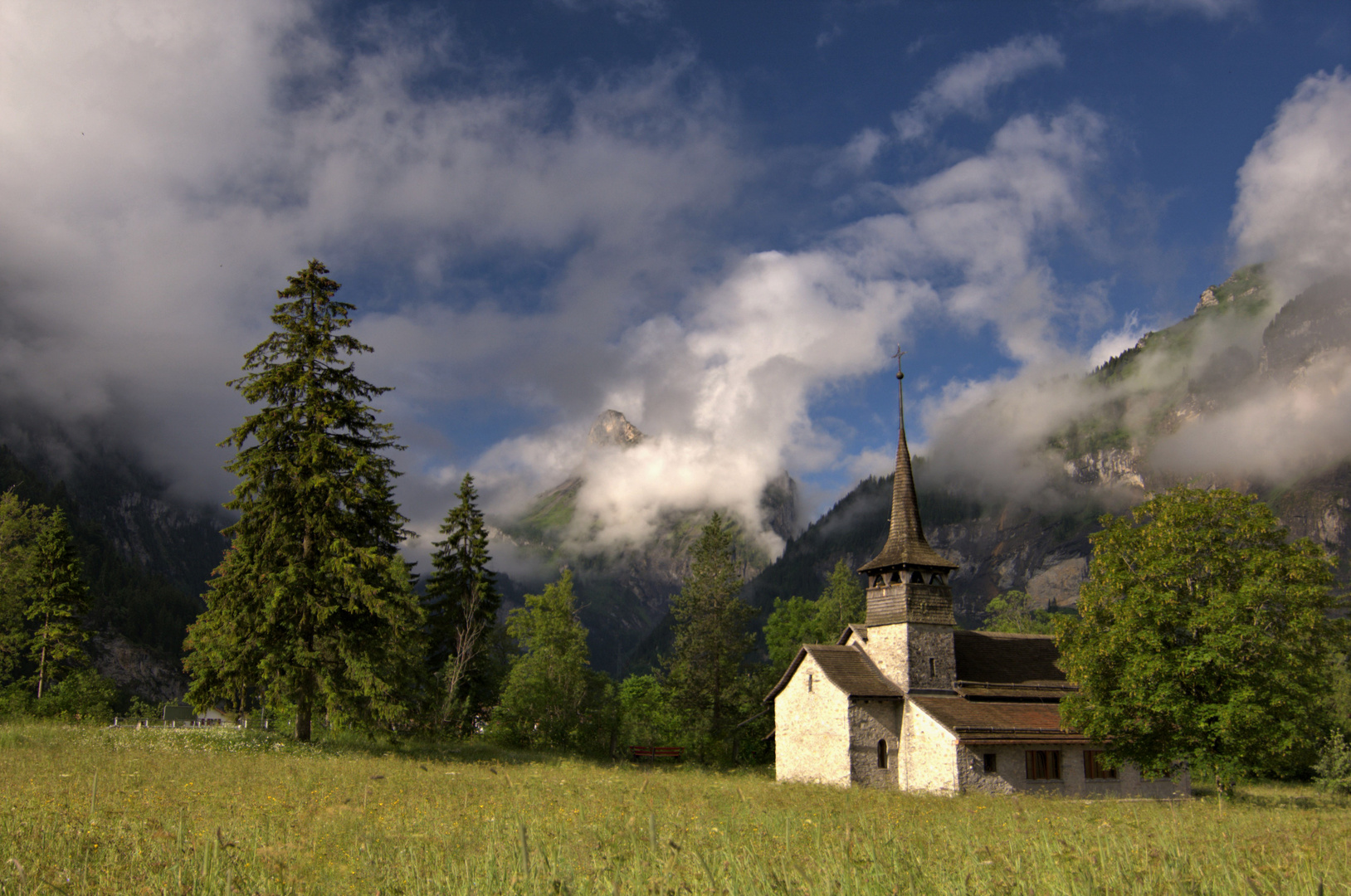 Kapelle in Berglandschaft