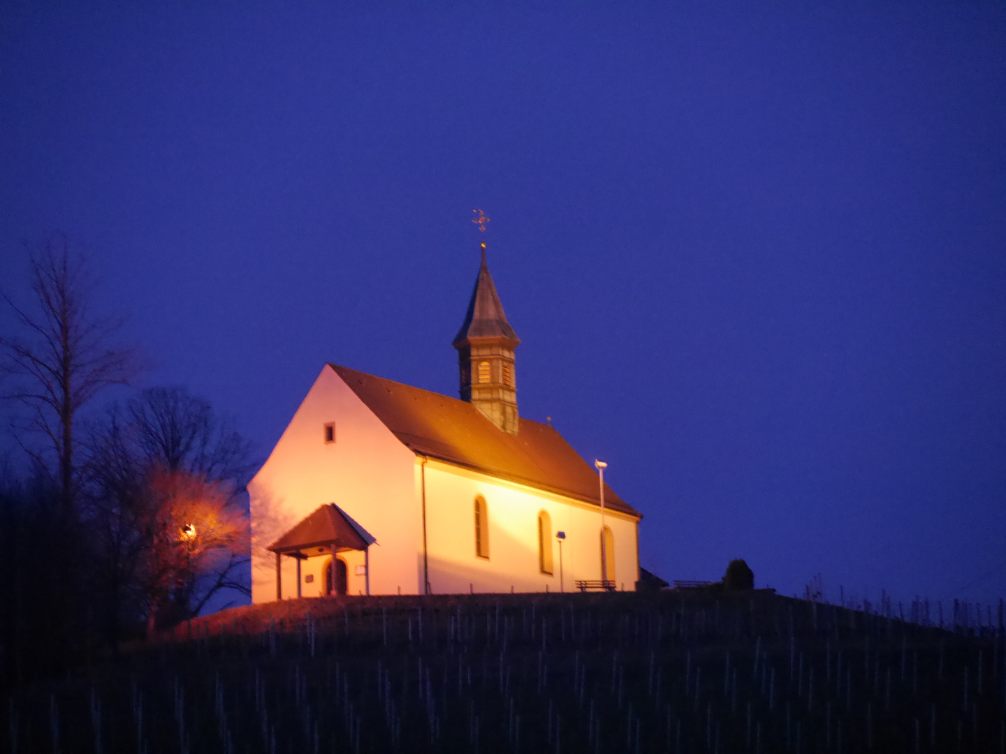 Kapelle in der Abenddämmerung