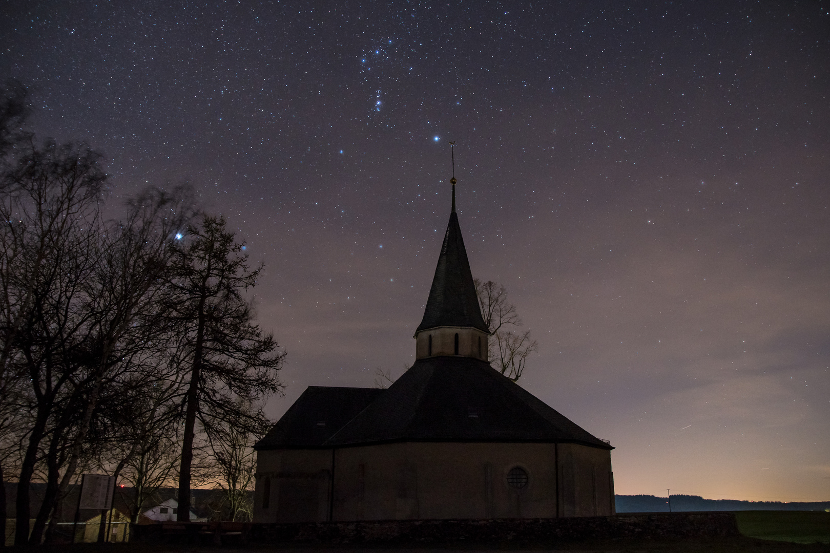 Kapelle in der Nacht