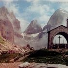 Kapelle in der Wolken