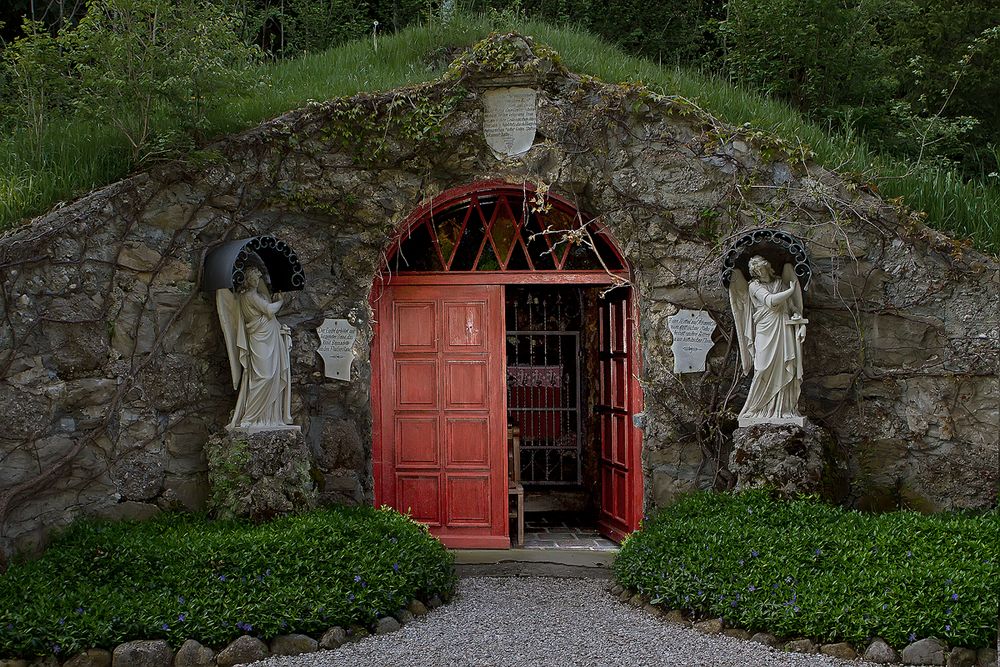 Kapelle in einer Grotte